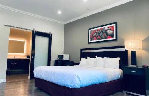 Granada Hills North Hotel | Cozy Granada Inn with Oceanfront Pool & Kitchen Access