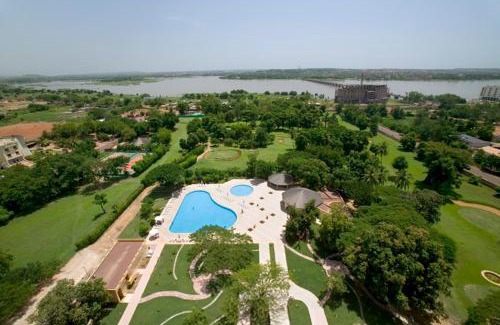 Bamako Hotel | Elegant GRANADA l'Amitié with Pool and Hot Tub Access