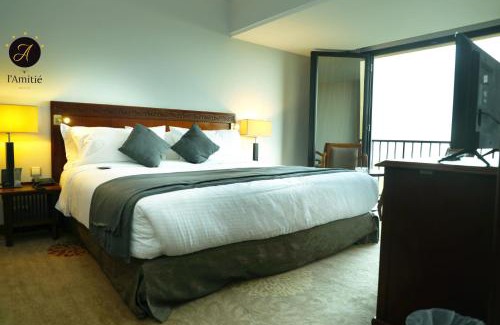 Bamako Hotel | Elegant GRANADA l'Amitié with Pool and Hot Tub Access