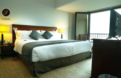 Bamako Hotel | Experience Granada l'Amitié: 5-Star Spa and Pool Retreat