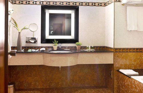 Bamako Hotel | Experience Granada l'Amitié: 5-Star Spa and Pool Retreat