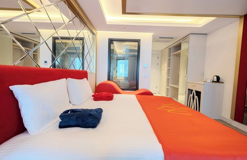 Avsallar Hotel | Exquisite Granada Red: Indulge in Poolside Relaxation