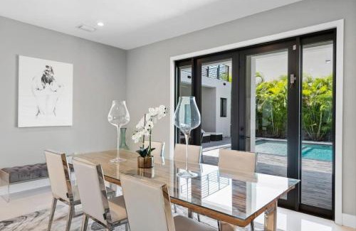 Coral Gables Section Villa | Modern Mansion Retreat in Granada with Heated Pool & Hot Tub