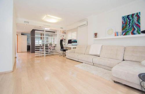 Otura Villa | Relax at Granada-otura: Golf Villa with Ocean Views