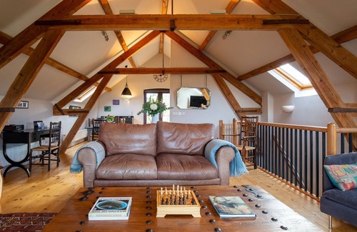 Great Wolford House | Granary at Rectory Farm: Family-Friendly Retreat for 5