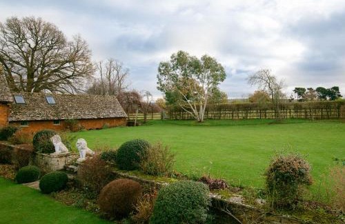 Great Wolford House | Experience Granary at Rectory Farm: 4-Star Comfort Awaits
