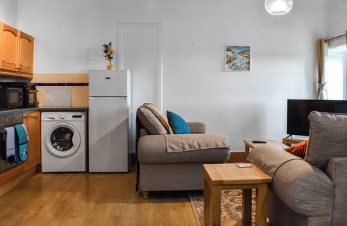 Mabe Burnthouse Cottage | Comfortable 2-Bedroom Retreat in Penryn Near Falmouth