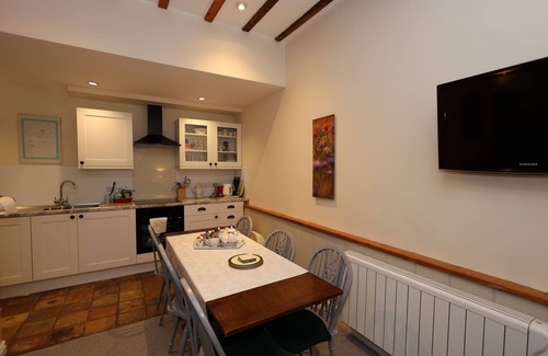 Spixworth Cottage | Granary Cottage: Ideal for Families with Pool & Breakfast