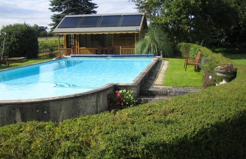 Spixworth Cottage | Granary Cottage: Ideal for Families with Pool & Breakfast