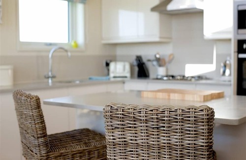 Castle Douglas Cottage | Granary Lodge: Family-Friendly Retreat with Kitchen & Breakfast