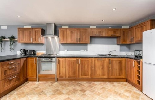 Ayr Apartment | Granary Suite No22 - Donnini Apartments with Premium Amenities