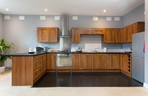 Ayr Apartment | Experience Comfort at Granary Suite No3 - Donnini Apartments