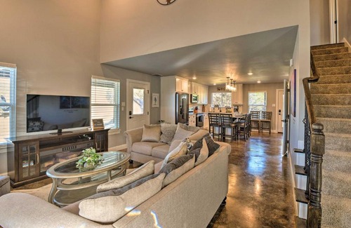 Granbury House | Relaxing Granbury Home with Hot Tub & Pool Access