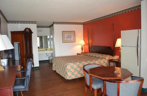 Granbury Hotel | Budget-Friendly Granbury Inn with Family and Pet Amenities