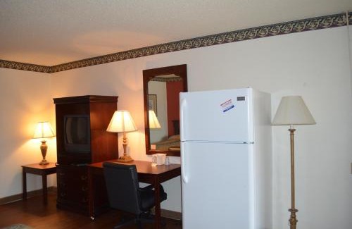 Granbury Hotel | Budget-Friendly Granbury Inn with Family and Pet Amenities