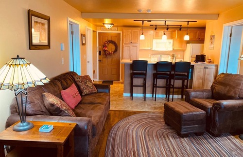 Granby Condo | Granby Slice of Paradise - Guest Rated 10/10 with Pool & Spa