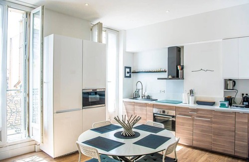 1st Arrondissement Apartment | Spacious 2-Bedroom with Balcony at Parc Longchamp