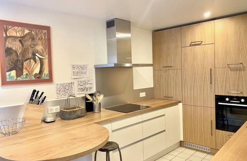 Besancon Apartment | Discover Grand 2 Chambres Battant: Family and Pet Friendly