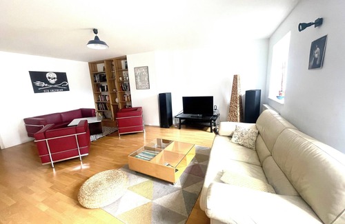 Besancon Apartment | Discover Grand 2 Chambres Battant: Family and Pet Friendly