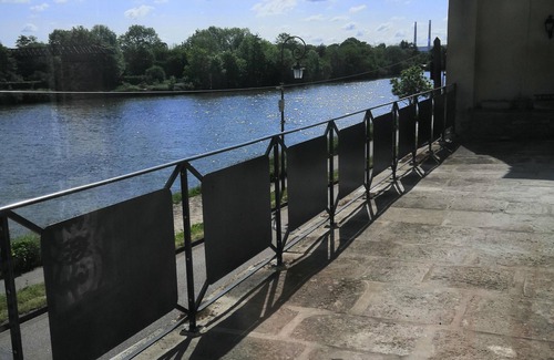 Mantes-la-Jolie Apartment | New Grand 2P by the Seine - Family-Friendly Escape