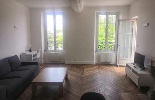 Mantes-la-Jolie Apartment | Top-Rated Grand 2P Terrasse by the Seine - Family Friendly