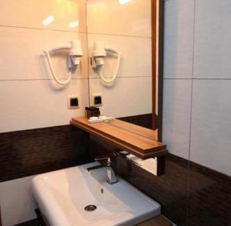 Iskenderun Hotel | Experience Comfort at Grand Akçalı Otel with Hot Tub & More