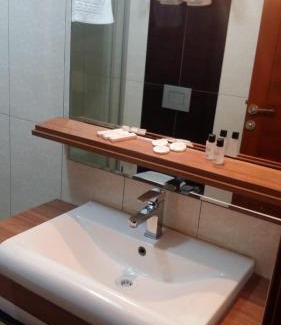 Iskenderun Hotel | Experience Comfort at Grand Akçalı Otel with Hot Tub & More