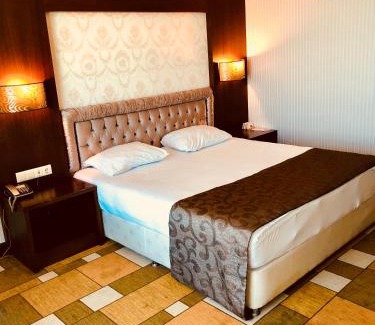 Atakum Hotel | Experience Comfort at Grand Amisos Hotel with Pool & Hot Tub