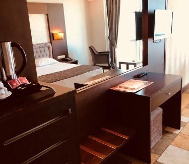 Atakum Hotel | Experience Comfort at Grand Amisos Hotel with Pool & Hot Tub