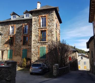 Formigueres Apartment | Spacious 130m² Apartment, Just Minutes from Ski Resorts