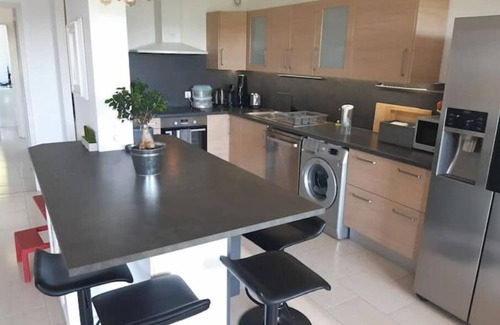 Montolivet Apartment | Elegant Apartment with Parking, Spa & Hot Tub Amenities