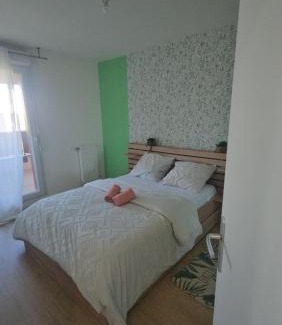 Jouy-le-Moutier Apartment | Cozy 2-Room Apartment with Child-Friendly Amenities