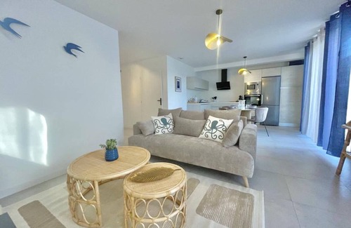 Lunel-Viel Apartment | Spacious Grand Appartement with Kitchen Access to Enjoy
