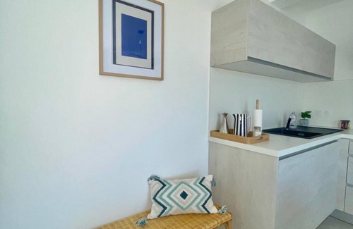 Lunel-Viel Apartment | Spacious Grand Appartement with Kitchen Access to Enjoy
