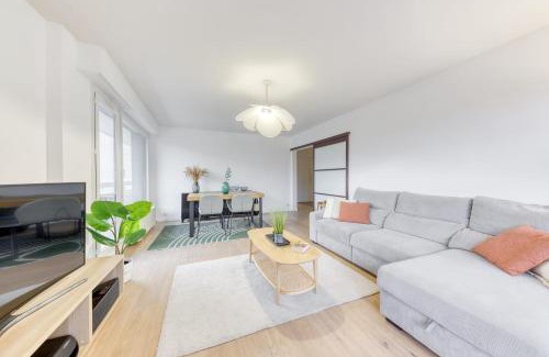 Sevres Apartment | Spacious Grand Appartement Near Paris - Rated 9.1/10