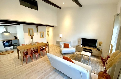 Bas-Vernet Apartment | Premier Grand Appartement with Pet and Child-Friendly Amenities