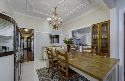 Hamilton House | Grand Art Deco Home: Premier Stay in Hamilton, Newcastle