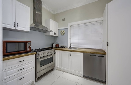 Hamilton House | Grand Art Deco Home: Premier Stay in Hamilton, Newcastle