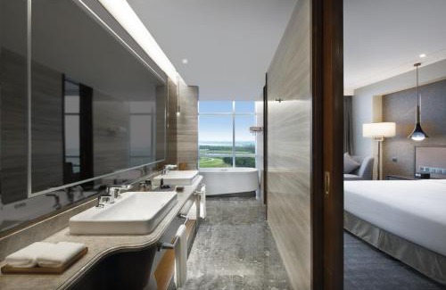Qingdao Hotel | Elegant Grand Barony Qingdao Airport Hotel with Ocean Views