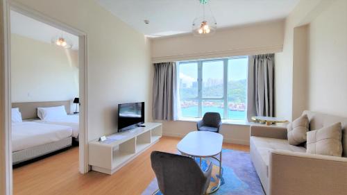 Tsuen Wan Hotel | Experience Grand Bay View Hotel: Oceanfront Getaway Awaits