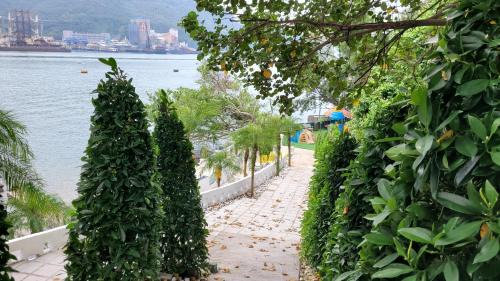 Tsuen Wan Hotel | Experience Grand Bay View Hotel: Oceanfront Getaway Awaits