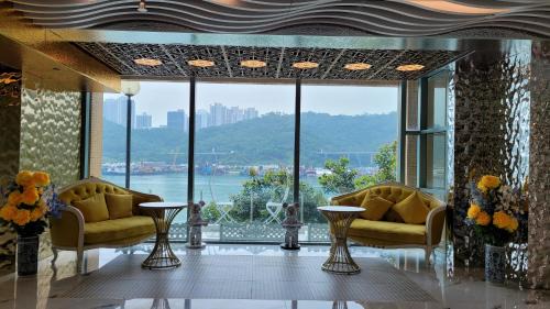Tsuen Wan Hotel | Experience Grand Bay View Hotel: Oceanfront Getaway Awaits