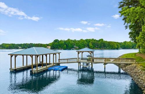 Mooresville House | Experience Grand Bay: A Premier 4-Star Retreat