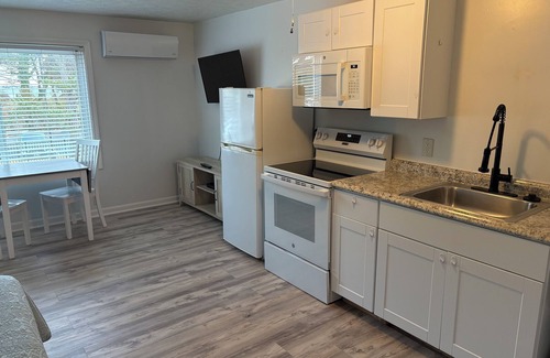 Old Orchard Beach Hotel | Discover Comfort at Grand Beach Inn with Pool and Dining