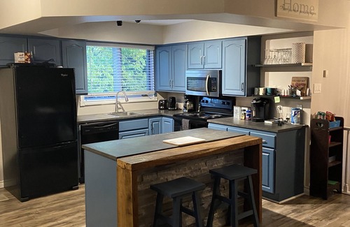 Lambton Shores Cottage | Discover Grand Bend Riverfront: 4BR Cottage by Beaches