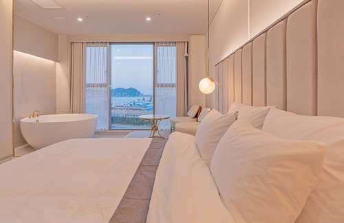 Yeongdo Hotel | Eco-Friendly Grand Bern Hotel with Top-Rated Amenities