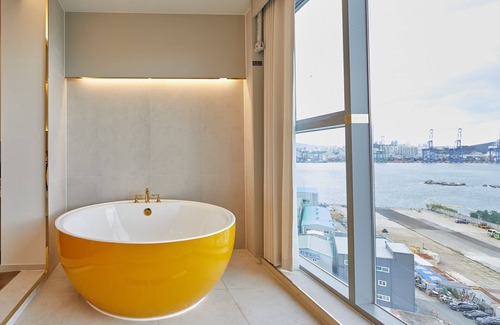 Yeongdo Hotel | Eco-Friendly Grand Bern Hotel with Top-Rated Amenities