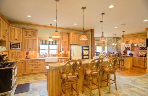 Eaton House | Experience Comfort at Grand Blanc Mountain Home - 9.8/10