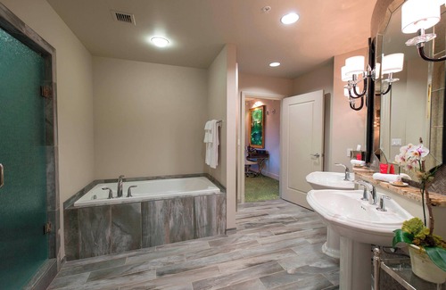 Redmont Park Hotel | Elegant Grand Bohemian Hotel Mountain Brook with Spa & Pool