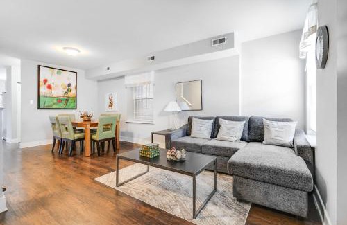 Richmond House | Grand Carytown family home 6BR FREE parking